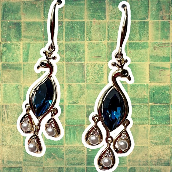 NEW London Blue & White Imitation Pearl CZ Goldtone Peacock Motif Drop Earrings - Picture 6 of 8